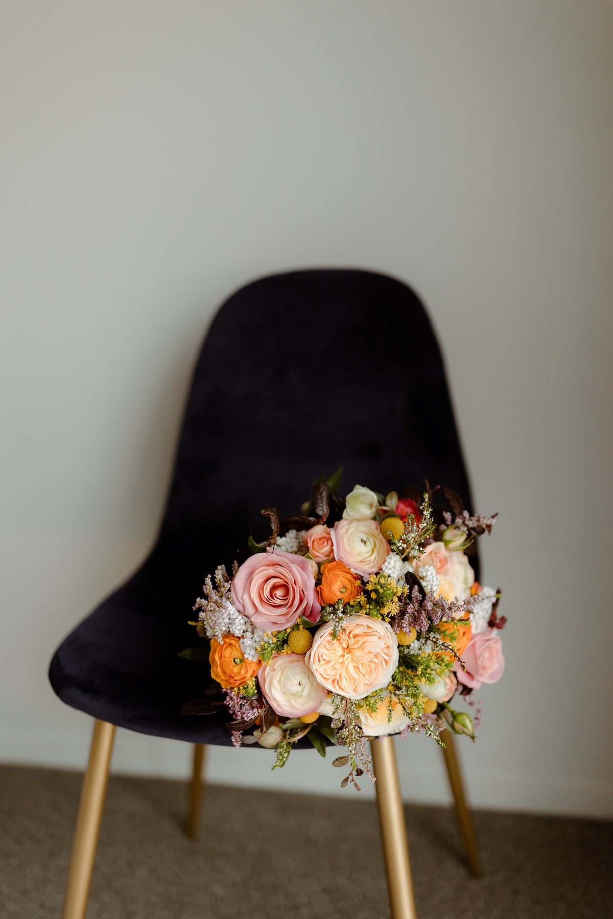 RUSTIC-WARM-BRIDAL-BOUQUET-ON-CHAIR