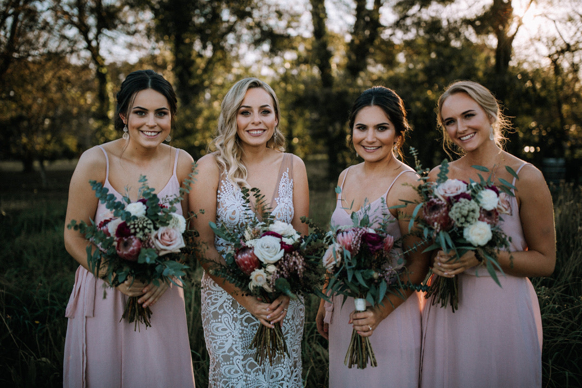 BRIDE-AND-BRIDESMAIDS-HOLDING-RUSTIC-BOUQUETS