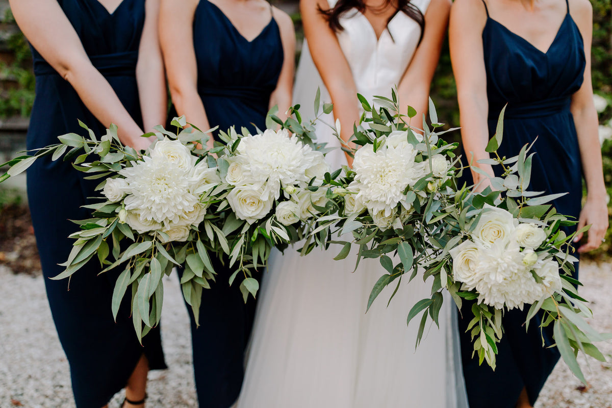 BRIDE-AND-BRIDESMAIDS-HOLDING-FLOWER-BOUQUETS