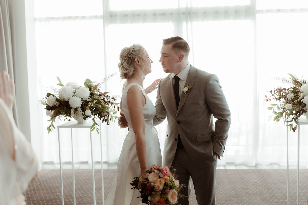 BRIDE-AND-GROOM-LEANING-IN-FOR-KISS
