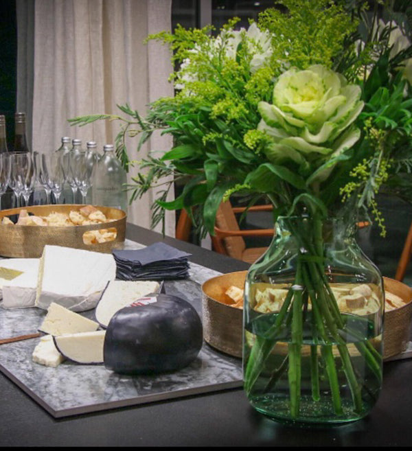 CORPORATE-BOUQUET-IN-VASE-ON-BENCH-WITH-CHEESEBOARD