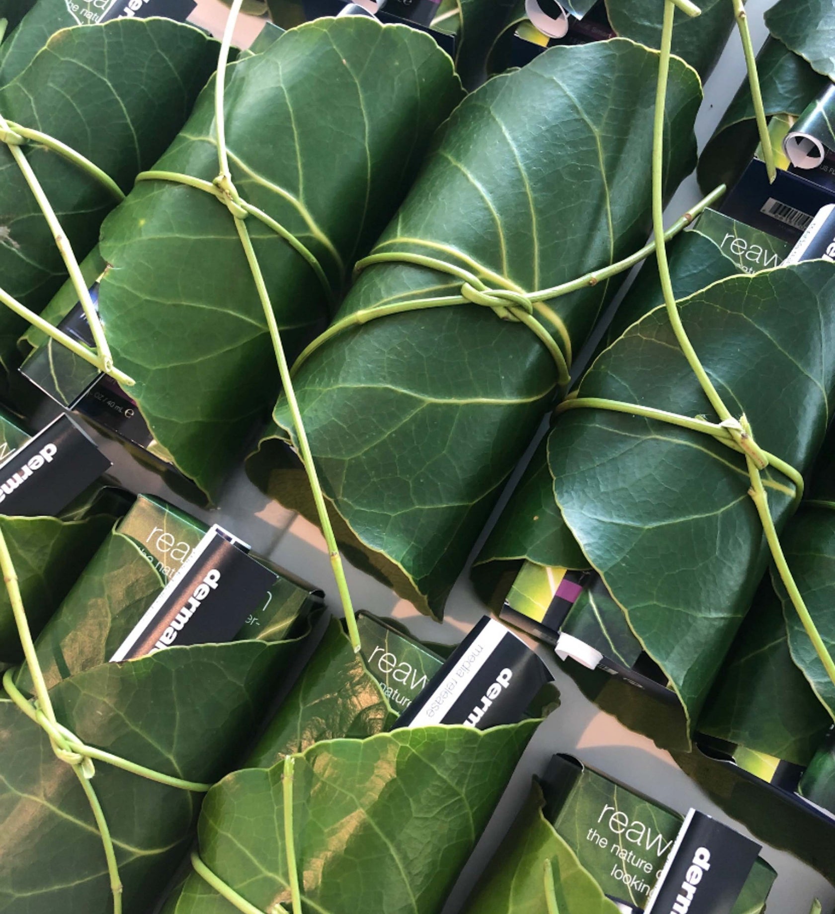 CORPORATE-GIFTS-WRAPPED-IN-LEAF