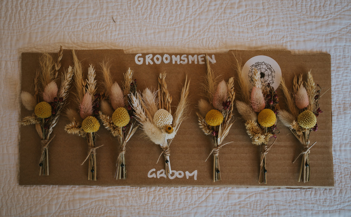 GROOMSMEN-FLOWER-BOUQUETS-LAID-OUT