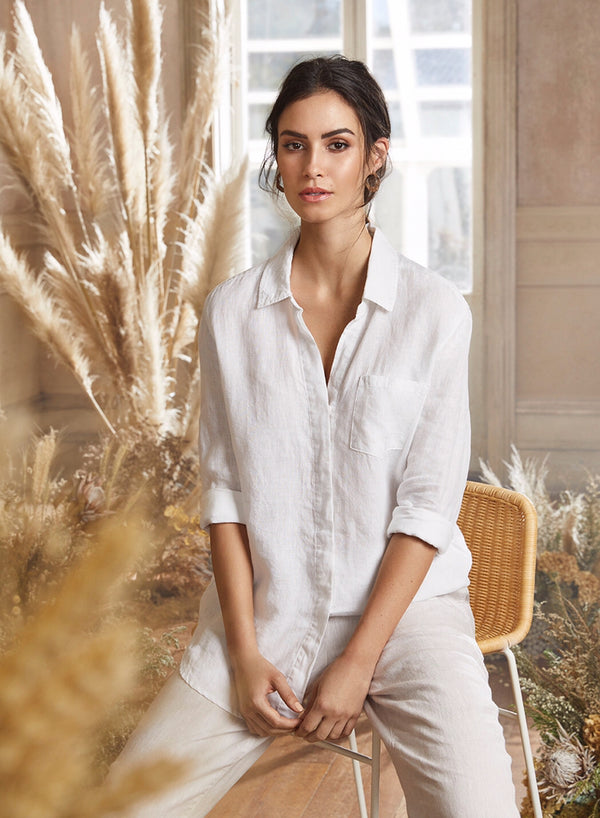 MAX-FASHION-SHOOT-WITH-DRIED-BOTANICS-FLORALS-SURROUNDING
