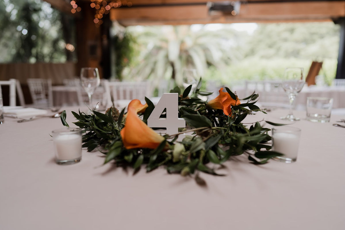 GREEN-ORANGE-TABLE-SETTING-WITH-NUMBER-FOUR
