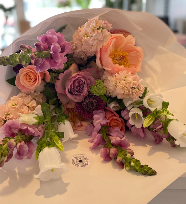 Botanics-purple-peach-soft-tones-flower-bouquet